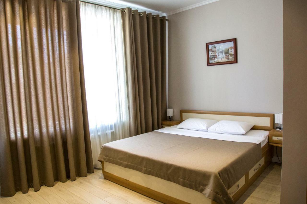 Vip Hotel Izmaïl Extérieur photo